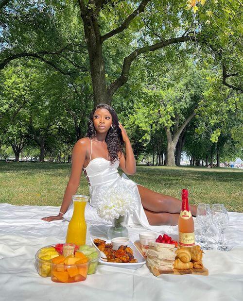 What to Wear To A Garden Picnic black woman