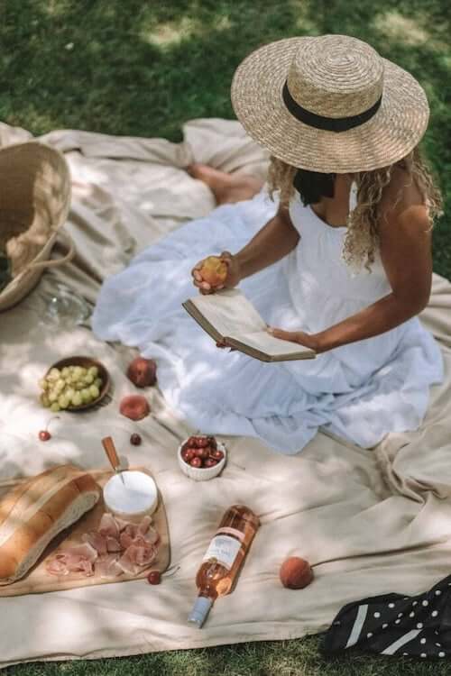 chic and cute picnic outfit ideas women