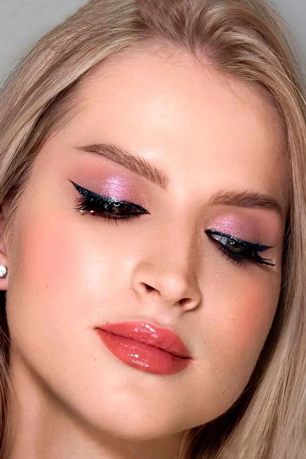 Soft Pink Cat Eye Makeup