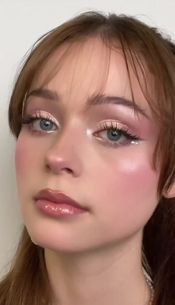 Soft Pink Christmas Glam Eye Makeup