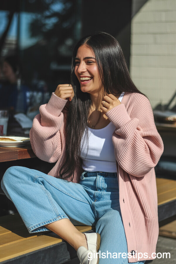 Soft Pink Oversized Cardigan and Jeans for Cozy Brunch Vibes