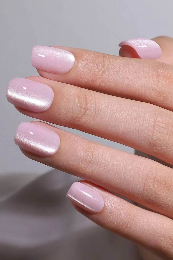 Light Pink Cat Eye Short Nails