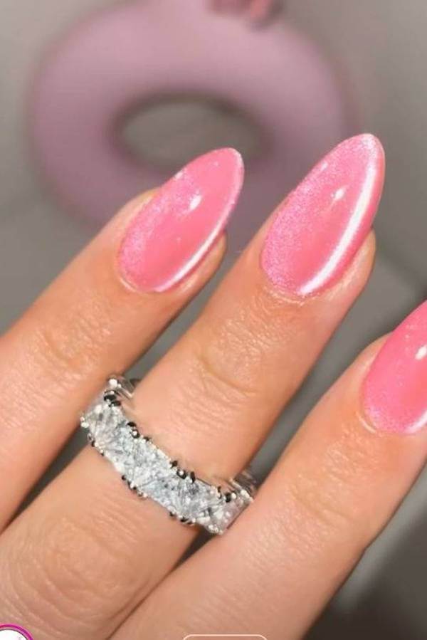 Bubblegum Pink Cat Eye Nails