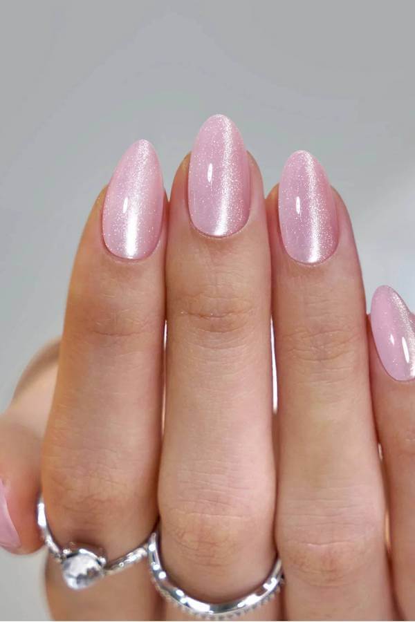 Light Pink Shimmer Cat Eye Nails