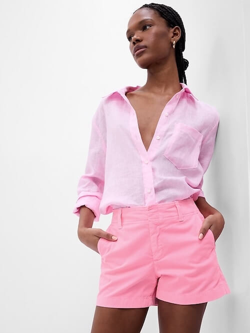 pink blouse and denim pink shorts outfit for black woman