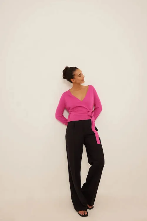 dark pink sweater outfit ideas