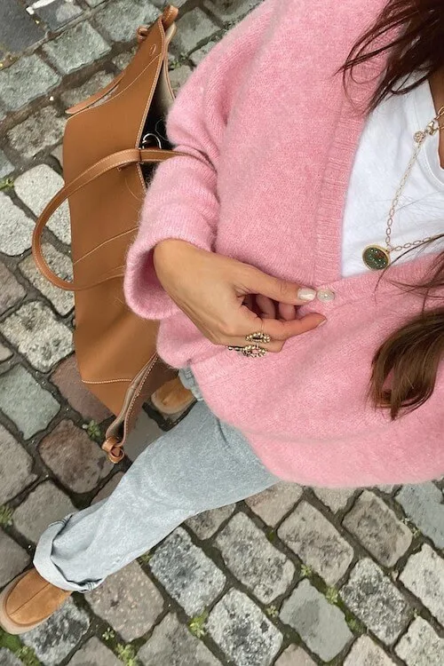 pink sweater outfit ideas