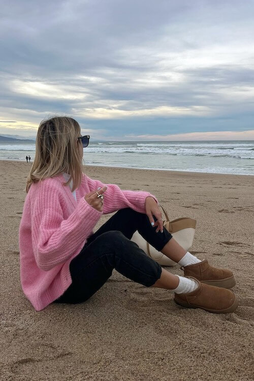 pink sweater outfit ideas