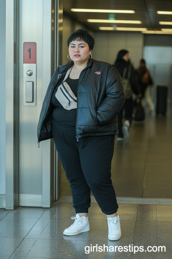 Sleek Black Puffer Jacket and Joggers for Street-Style Travel