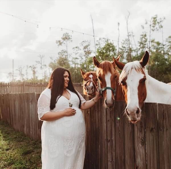 plus size maternity photoshoot outfits