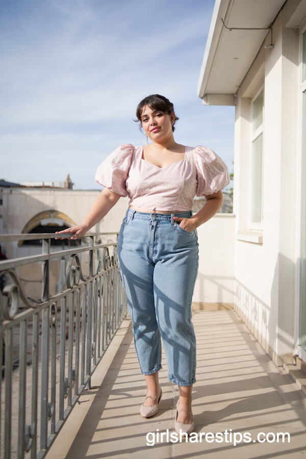 Puff-Sleeve Blouse with Cropped Jeans