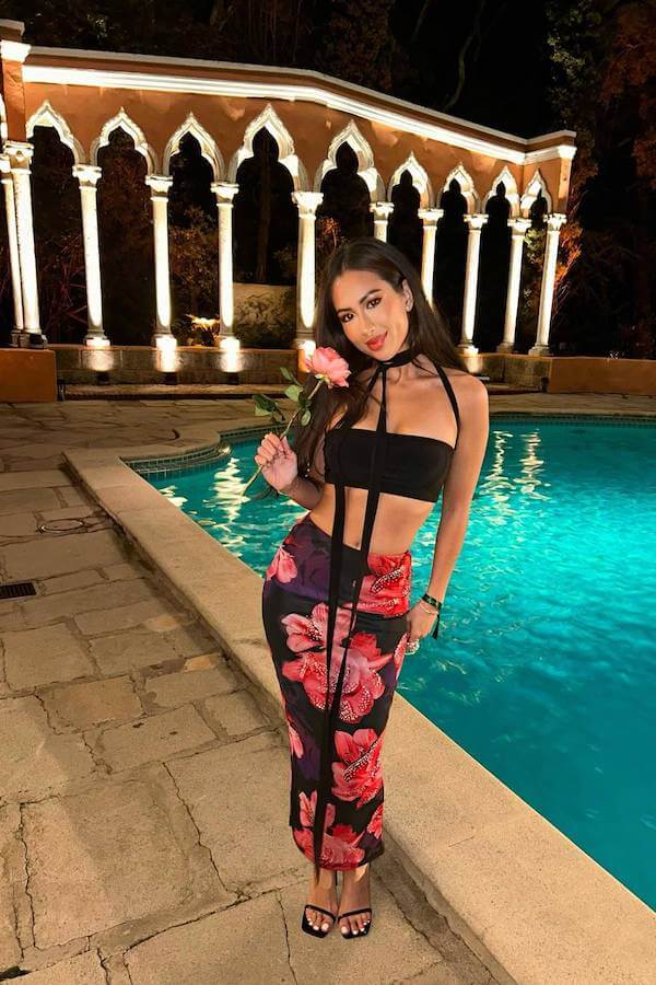 pool party outfit