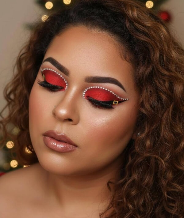 Santa Belt Christmas Eye Makeup Look