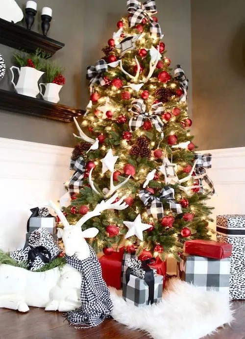 red Christmas tree decorating ideas