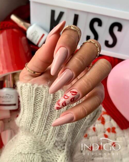 red Valentines Day nails ideas