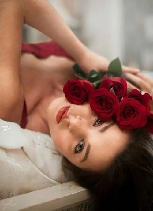 sexy Valentines Day photoshoot ideas boudoir