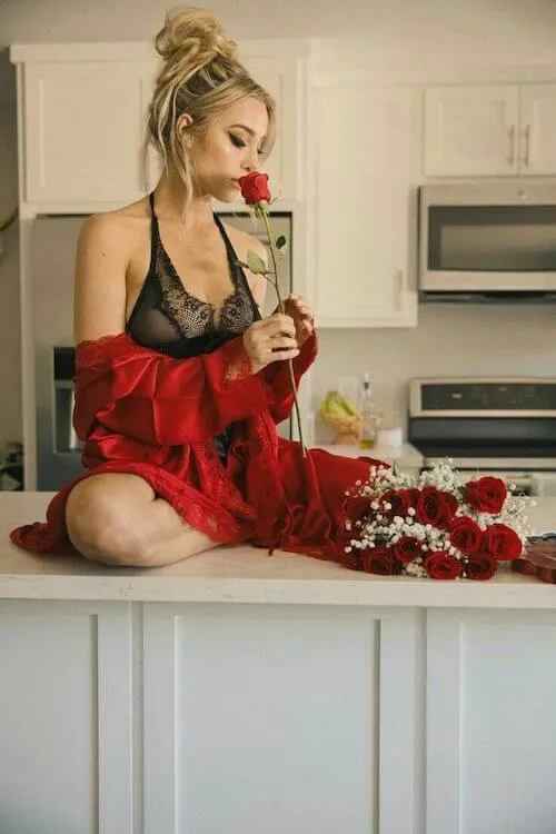 sexy Valentines Day photoshoot ideas
