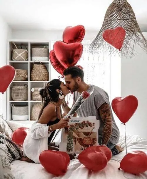 sexy Valentines Day photoshoot ideas for couples