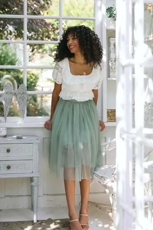 shirts to wear with tulle skirt