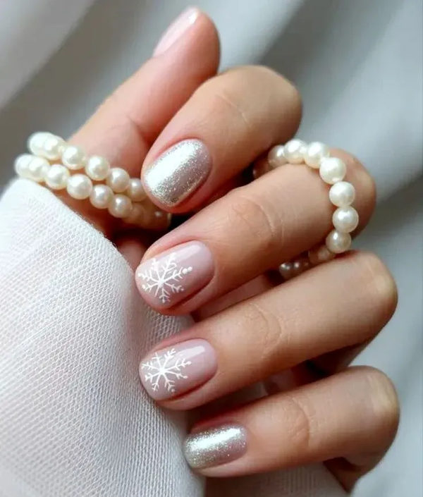 Silver Glitter Snowflake Short Nails