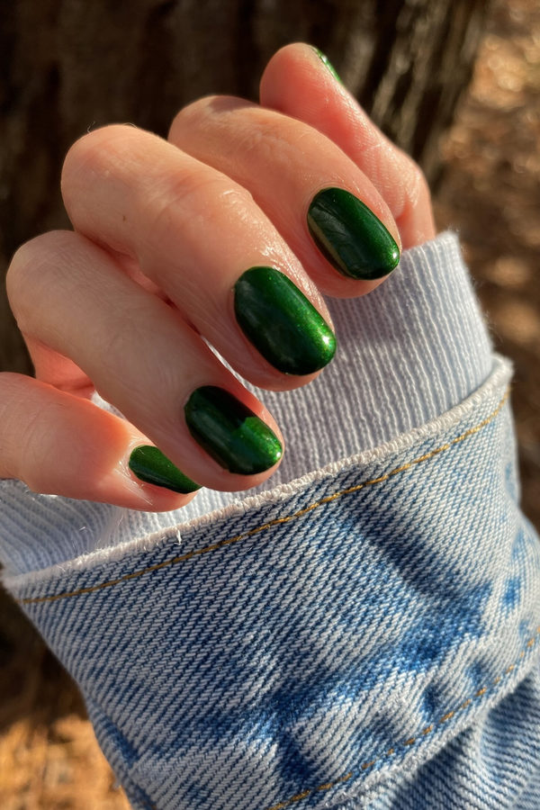 Simple Deep Green Short Nails for November to December