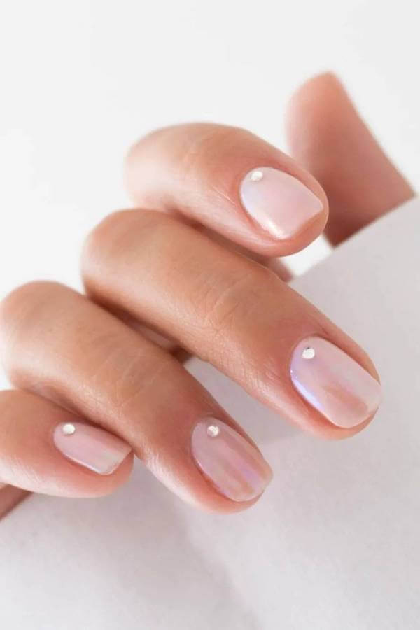 Minimalist Pearl Accent Nails