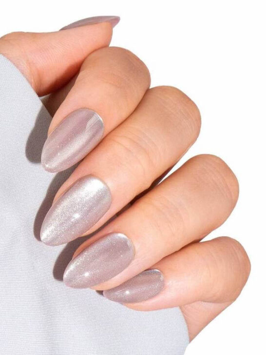 21 Stunning Short Wedding Guest Nails That&rsquo;ll Elevate Your Look