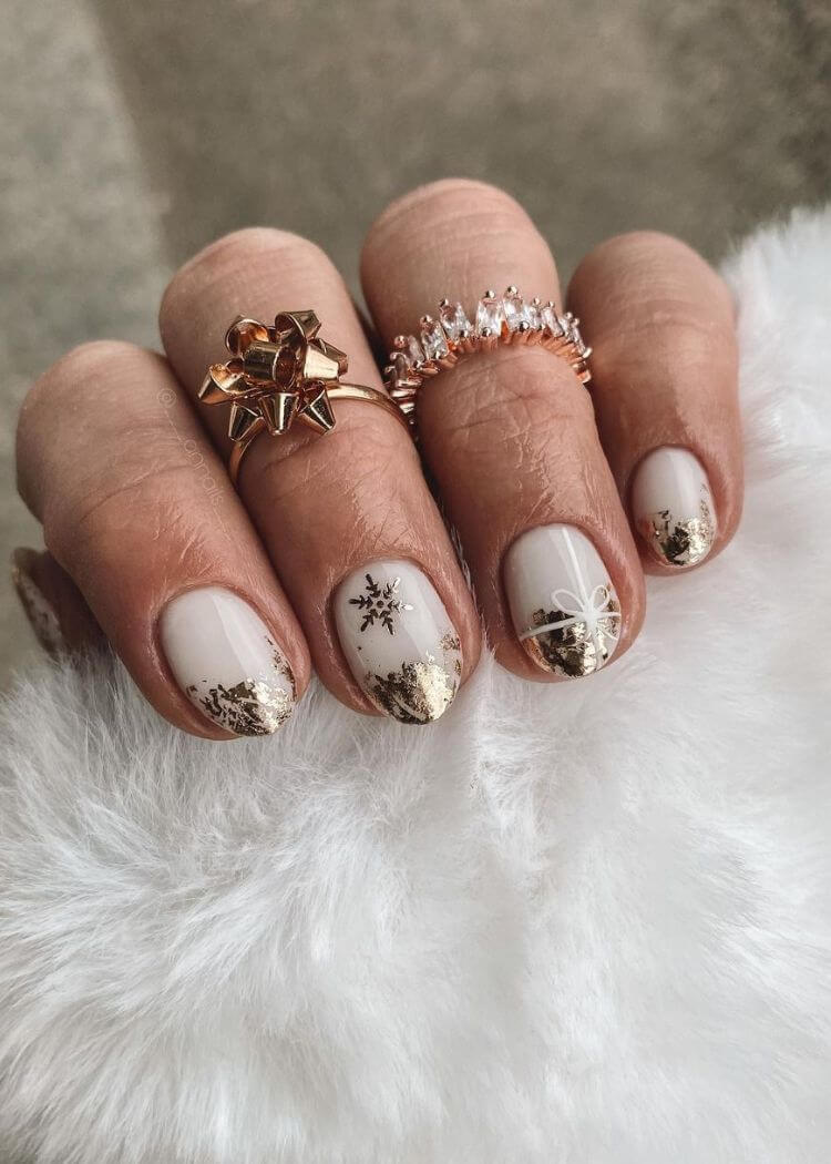 60+ Trendy Cute Short Winter Nails [2025] To Rock The Winter Season