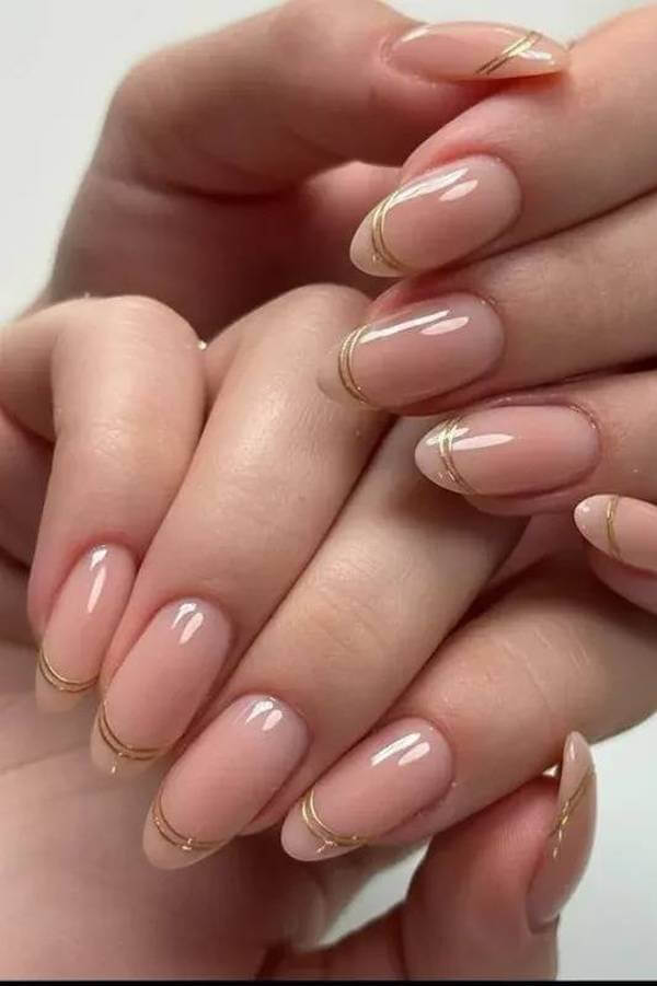 Minimalist Gold Stripe Nails