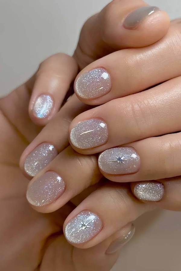 Sparkling Silver Glitter Short Nails