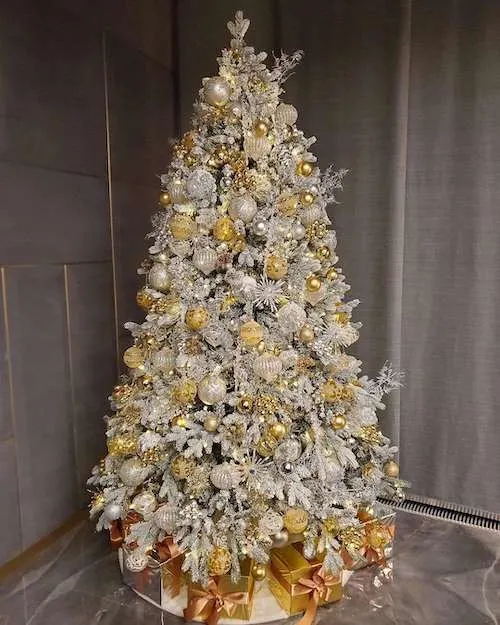 silver Christmas tree decorating ideas