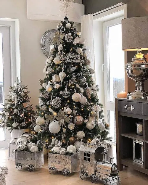 silver Christmas tree decorating ideas