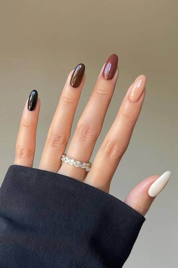 Classic Brown Ombr&eacute; Thanksgiving Nails