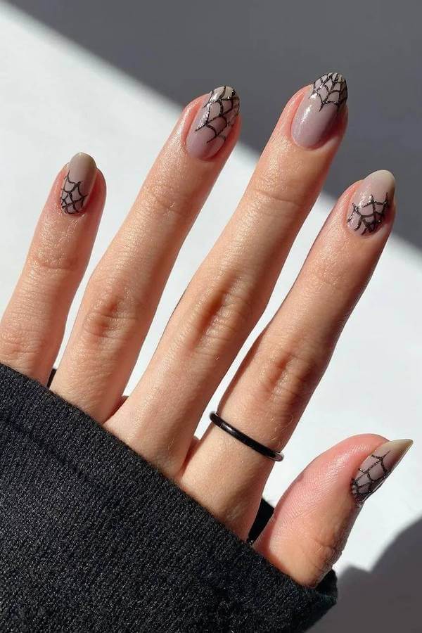 Simple Spider Web Nail Art