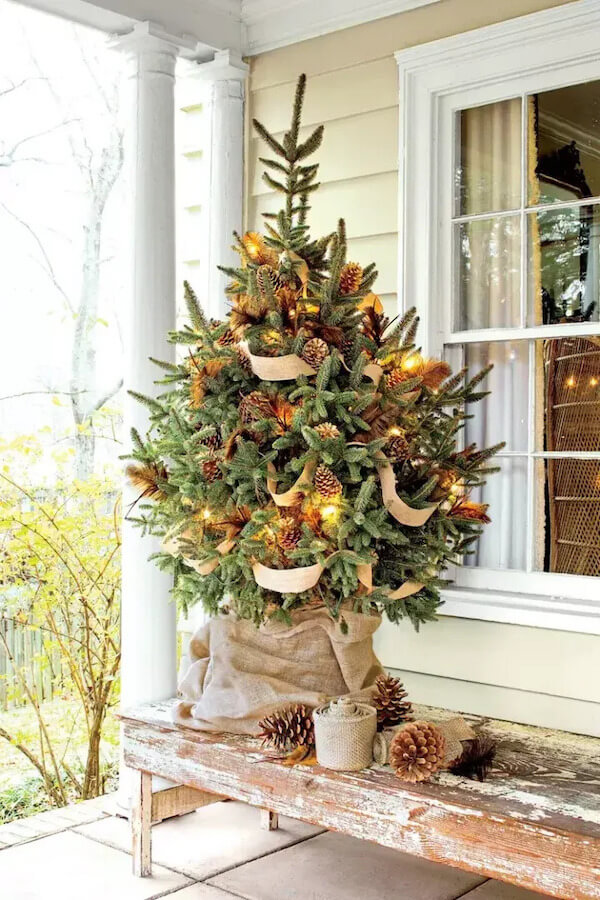 Pinecone Garland Christmas Tree
