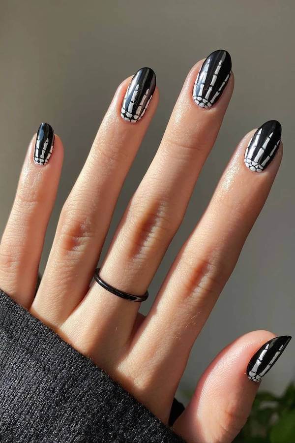 spooky Halloween nails