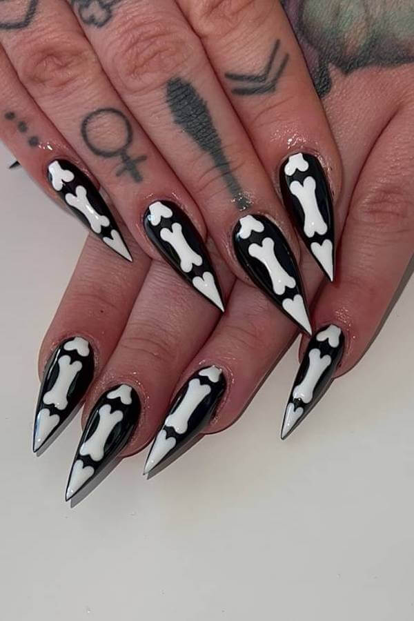 spooky Halloween nails