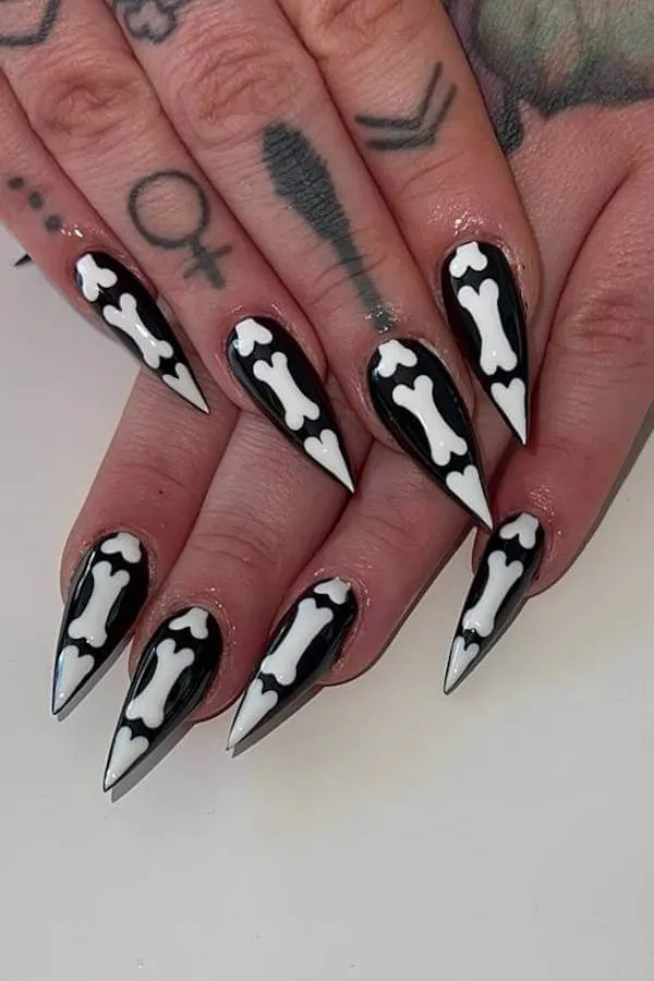 spooky Halloween nails