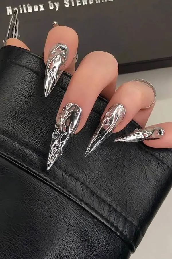 spooky Halloween nails