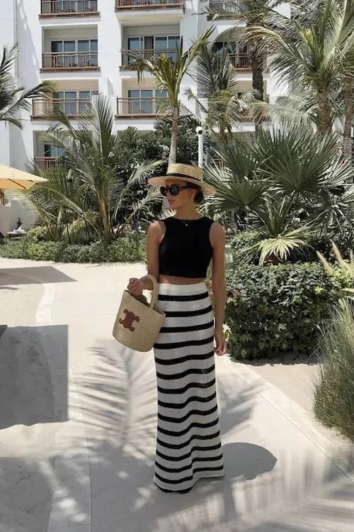stylish summer vacation outfit
