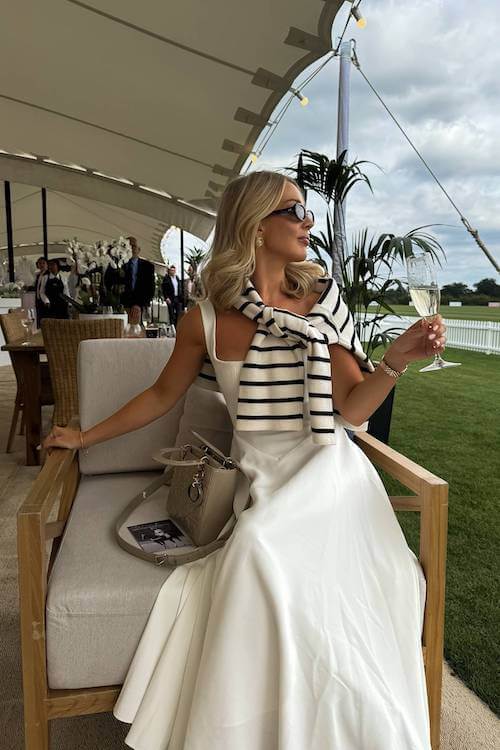 stylish summer vacation outfit