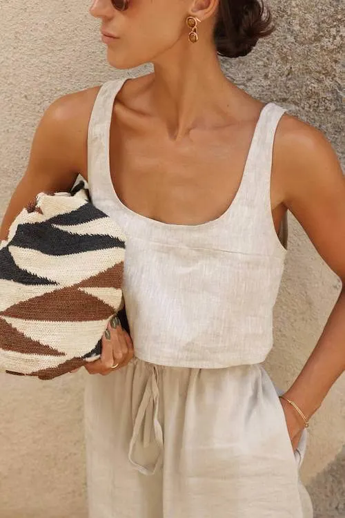 stylish summer vacation outfit