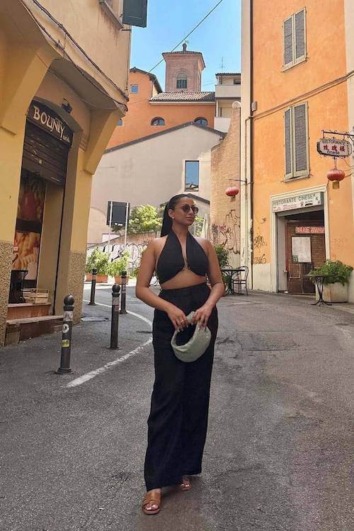 stylish summer vacation outfit