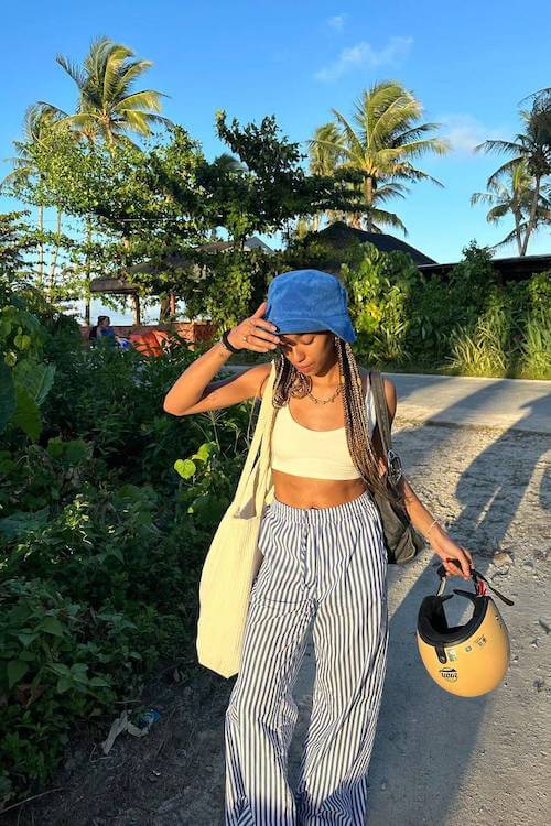 stylish summer vacation outfit