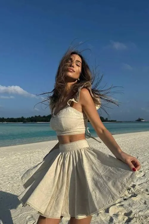 stylish summer vacation outfit