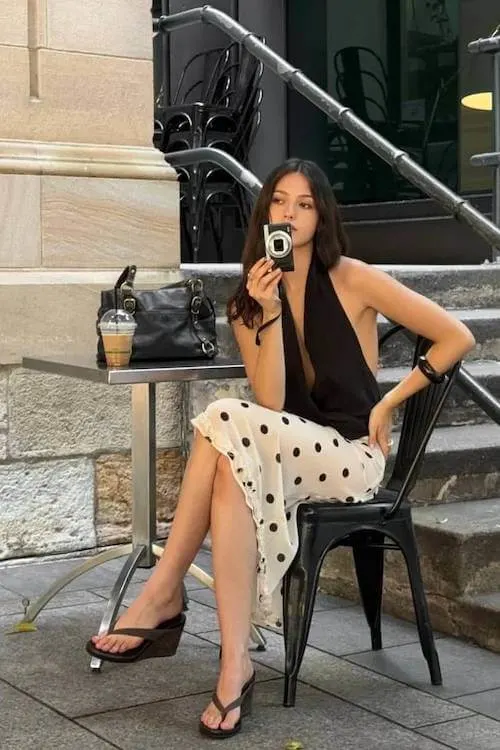 stylish summer vacation outfit