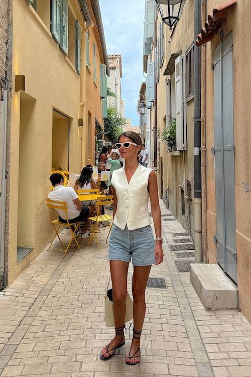 stylish summer vacation outfit