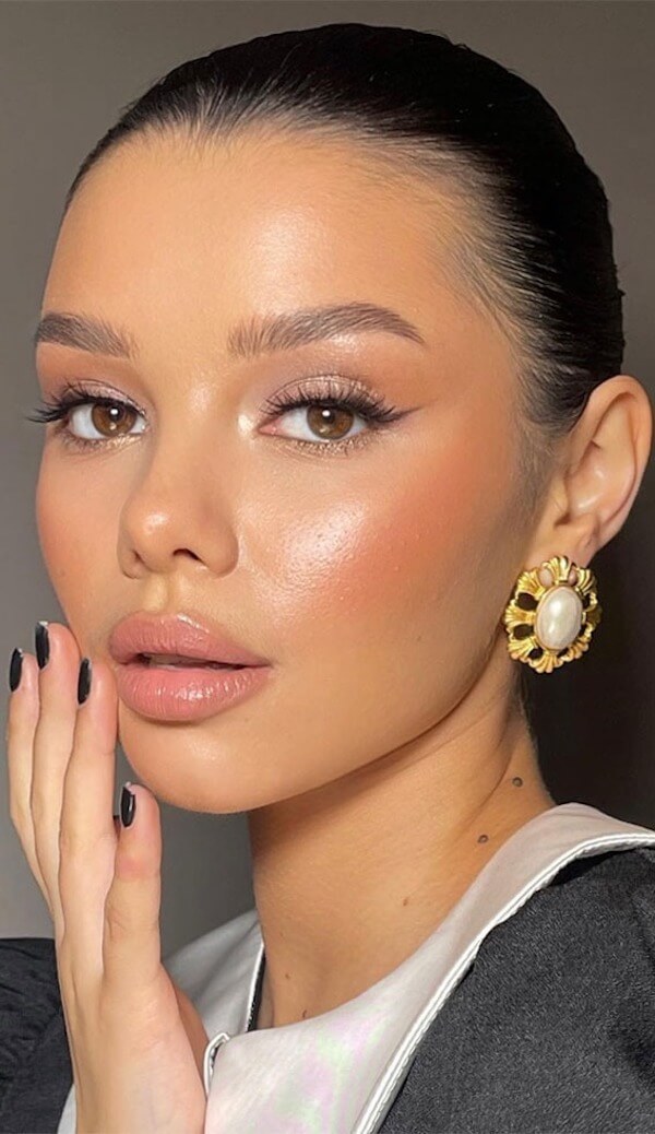 Natural Glowy Makeup Look