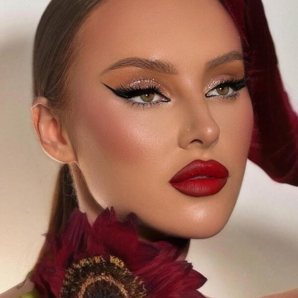 Sparkling Winged Liner and Red Lips