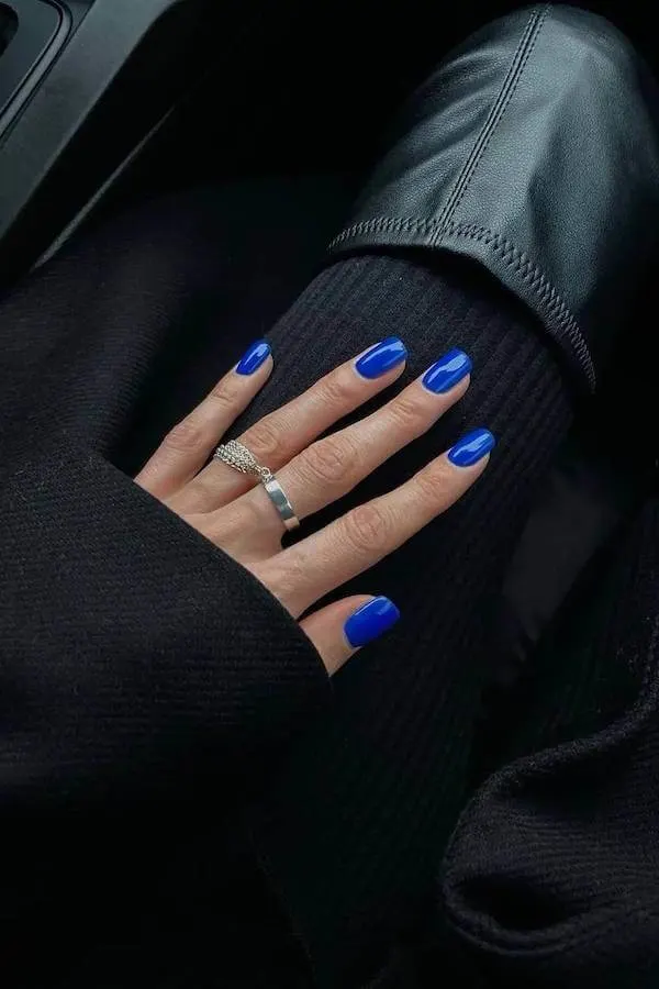 summer blue nails
